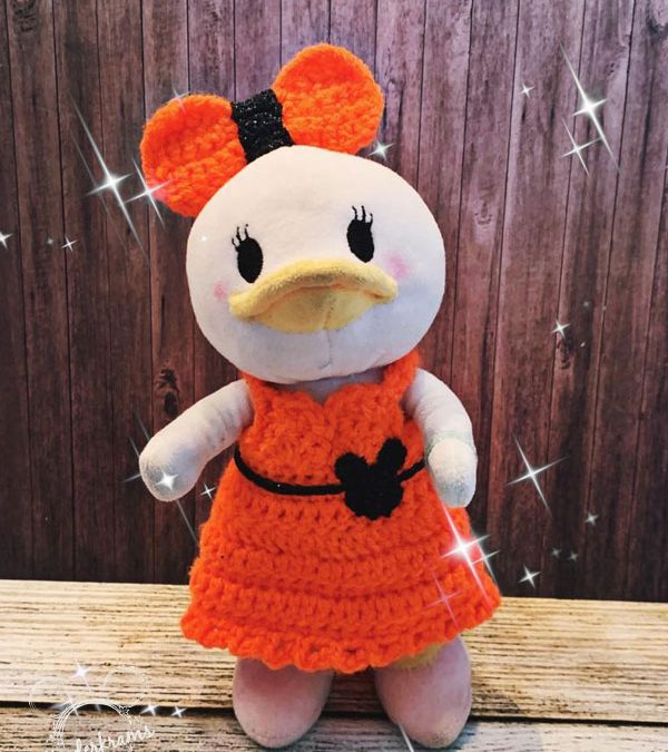 Schleifchen und Kleid in orange